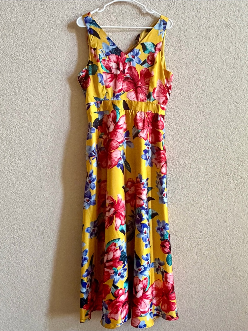Tahari Gown Womenโs Size 8 Maxi Dressโ Yellow Tropical Floral Satin Sleeveless